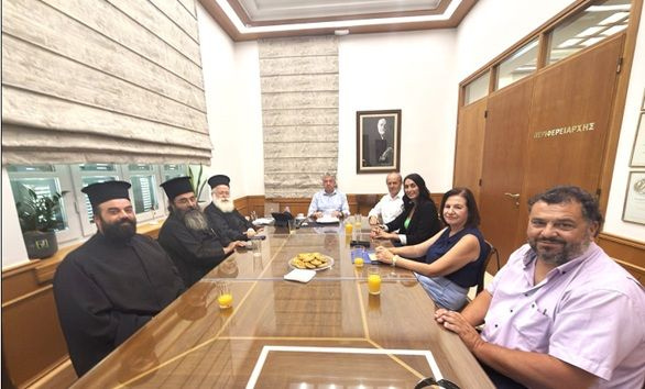 Συνάντηση Περιφερειάρχη Κρήτης με τον Μητροπολίτη Ιεραπύτνης και Σητείας, τον Δήμαρχο Ιεράπετρας και τοπικούς φορείς για αναπτυξιακά θέματα