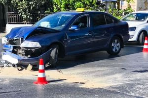 Δεν έχουν τέλος τα τροχαία στα Χανιά – Ταξί συγκρούστηκε με ΙΧ, ένας οδηγός στο νοσοκομείο (φωτο)