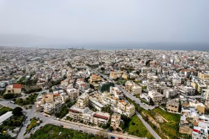 “Σκούπα” από την Πολεοδομία: Πρόστιμα χιλιάδων ευρώ σε αυθαίρετα στο Ηράκλειο που πήραν ρεύμα με τα κοινωνικά κριτήρια του 1998!