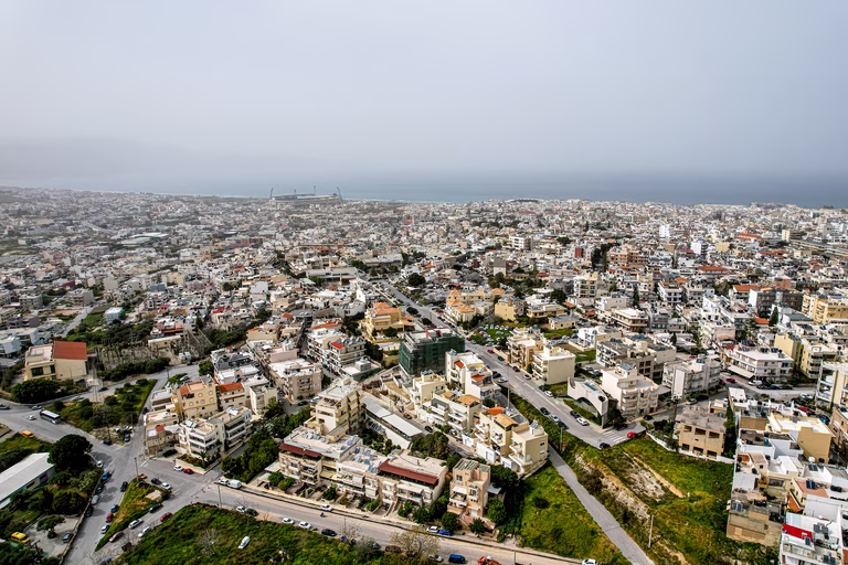 “Σκούπα” από την Πολεοδομία: Πρόστιμα χιλιάδων ευρώ σε αυθαίρετα στο Ηράκλειο που πήραν ρεύμα με τα κοινωνικά κριτήρια του 1998!