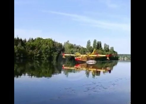 Γαλλία: Δύο Canadair εστάλησαν για την κατάσβεση της πυρκαγιάς στο δάσος του Φοντενεμπλό, κοντά στο Παρίσι