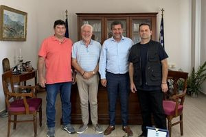Συνάντηση του Αντιπεριφερειάρχη Λασιθίου Γιάννη Ανδρουλάκη για το αλιευτικό καταφύγιο και τη διάβρωση των ακτών στο Καλό Χωριό
