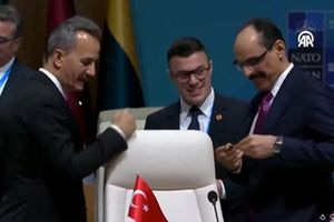 Σύνοδος Κορυφής ΝΑΤΟ: Στυλό με το όνομά τους δώρισε στους ηγέτες η τουρκική προεδρία