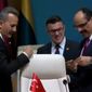 Σύνοδος Κορυφής ΝΑΤΟ: Στυλό με το όνομά τους δώρισε στους ηγέτες η τουρκική προεδρία