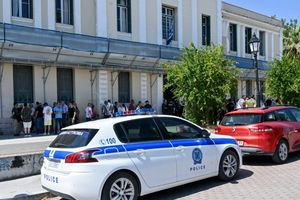 Άργος: «Δεν υπήρξε δόλος» ισχυρίζονται οι αστυνομικοί που πυροβόλησαν τον 20χρονο – Εξαιρετικά κρίσιμη η κατάστασή του