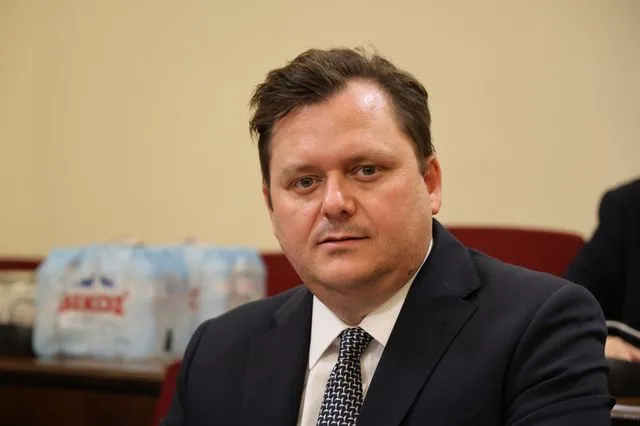 Παραδοχή CEO Σιδηροδρόμων: “Δεν λειτουργεί το αυτόματο φρένο” τρία χρόνια μετά τα Τέμπη