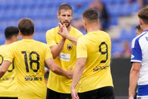 Με ανατροπή και Βάργκα η ΑΕΚ, 3-2 την Τσβόλε