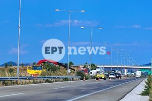 Σοβαρό τροχαίο στην Εγνατία Οδό: Απεγκλωβίστηκαν 13 άτομα από βαν που μετέφερε παράτυπους μετανάστες
