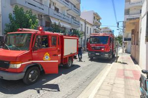 Μικρές υλικές ζημιές από φωτιά εν κινήσει σε φορτηγάκι (φωτογραφίες)