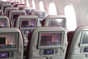 Τρόμος στα 30.000 πόδια με πτήση της Ryanair – Έσπασε παράθυρο και «ρούφηξε» επιβάτη – Το έσωσε η ζώνη