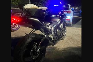 Ξημερώματα έδωσε δικαιώματα – 24χρονος έτρεχε με τη μηχανή του σε κόντρες και το πρωί οδηγήθηκε στον εισαγγελέα