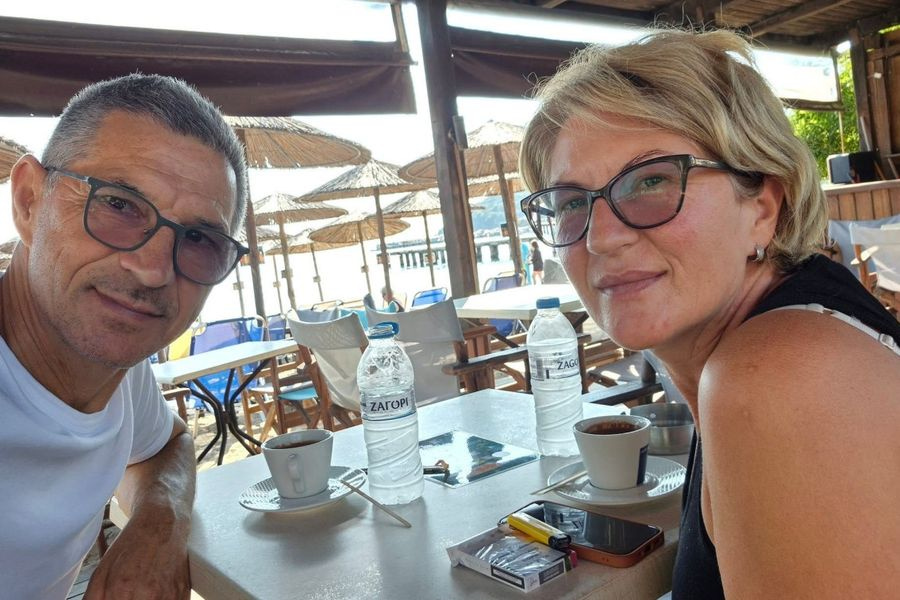 «Αν είναι να πεθάνουμε, θα πεθάνουμε μαζί»: Πώς περιγράφει τις σκηνές πανικού η σύζυγος του Σέρβου