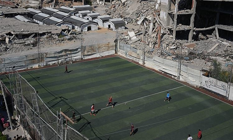 Συγκλονιστικό video: Ακρωτηριασμένοι της Γάζας αναβιώνουν τον τελικό του Μουντιάλ σε κατεστραμμένο γήπεδο