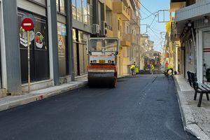 Στην οδό Ιδομενέως συνεχίζεται το πρόγραμμα ασφαλτοστρώσεων από τον Δήμο Ηρακλείου