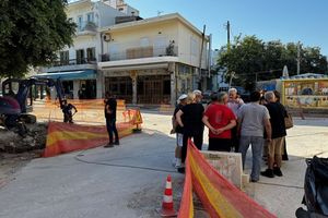 Ο Δήμαρχος Ηρακλείου στα έργα ανάπλασης της πλατείας Ελευθέρνης στα Καμίνια