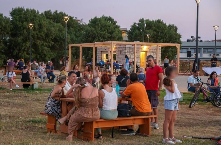 Σημείο συνάντησης και δροσιάς τα αναψυκτήρια στα Ενετικά Τείχη του Ηρακλείου