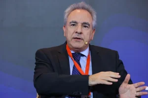 Θάνος Ντόκος: Συναγερμός στο Μαξίμου μετά τη συνομιλία με Ρώσους φαρσέρ – Έρευνα για υβριδική επίθεση