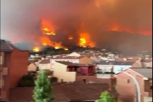 Παρατείνεται για ένα 24ωρο η παραμονή της ελληνικής αποστολής εναέριων μέσων στις μεγάλες δασικές πυρκαγιές της Ισπανίας