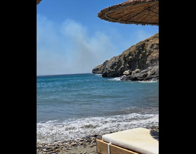 Πυρκαγιά σε χαμηλή βλάστηση στην Άνδρο – Μήνυμα για απομάκρυνση από την Παλαιόπολη
