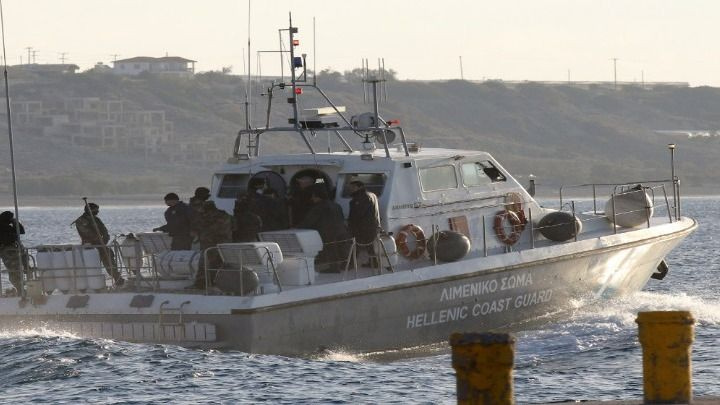 17 άτομα απεγκλωβίστηκαν από την παραλία του Αγίου Παύλου – Παραμένουν εν πλω σε σκάφη του Λ.Σ.