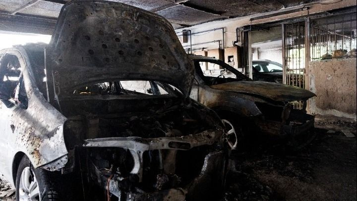 Σε πλήρη εξέλιξη οι έρευνες της Αντιτρομοκρατικής Υπηρεσίας για την τριπλή εμπρηστική επίθεση