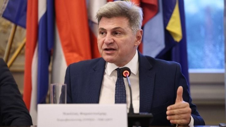 Απάντηση Ν. Φαραντούρη για δημοσιεύματα σχετικά με την απόσπαση της συζύγου του στη ΜΕΑ