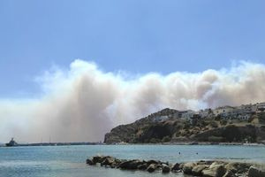 Μεγάλη φωτιά στο Ρέθυμνο: Νέο μήνυμα από το 112 -Εκκενώνονται Κρύα Βρύση, Σαχτούρια και Μέλαμπες
