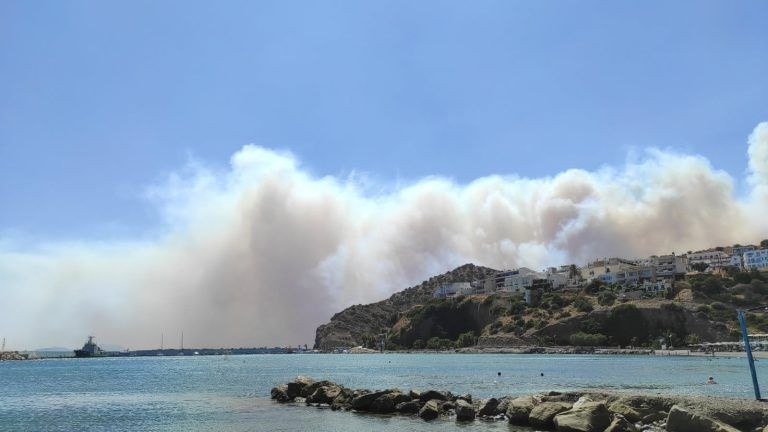Μεγάλη φωτιά στο Ρέθυμνο: Νέο μήνυμα από το 112 -Εκκενώνονται Κρύα Βρύση, Σαχτούρια και Μέλαμπες