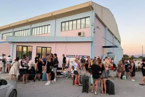 Στο Κλειστό Γυμναστήριο του Δήμου Φαιστού φιλοξενούνται κάτοικοι και επισκέπτες που απομακρύνθηκαν από την Αγία Γαλήνη – φωτογραφίες