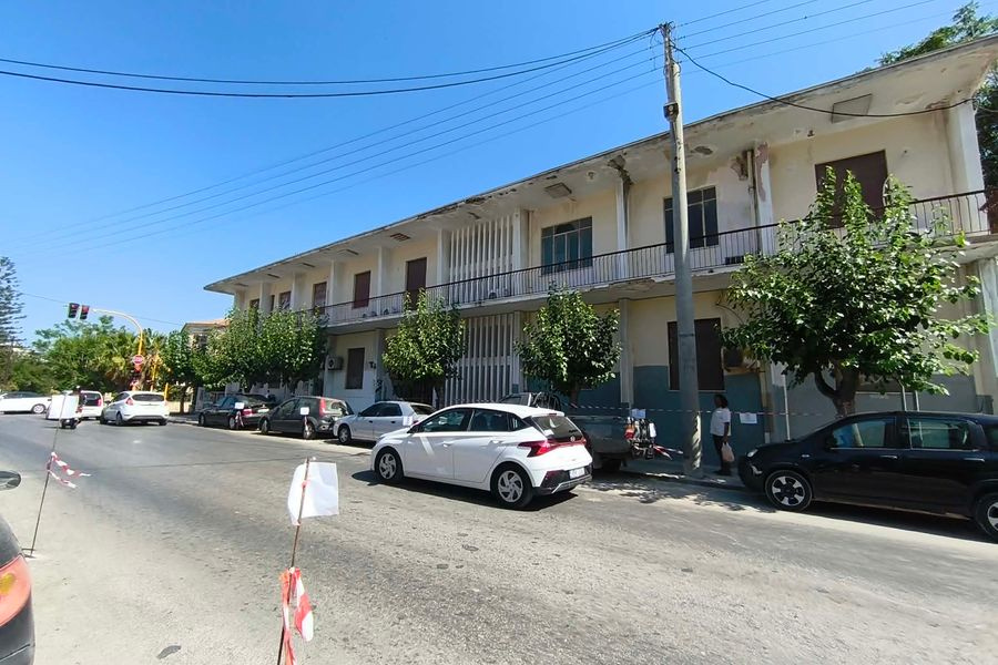 Κατεδαφίζεται! Παρελθόν σε λίγες ημέρες το παλιό ΙΚΑ στα Χανιά (φωτογραφίες)