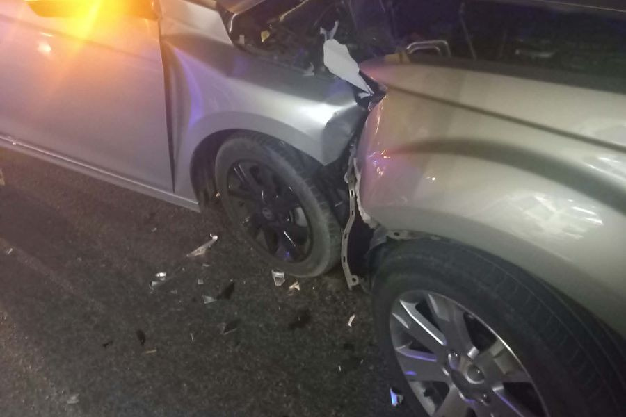 Οκτώ άτομα στο νοσοκομείο μετά από μετωπική σύγκρουση αυτοκινήτων