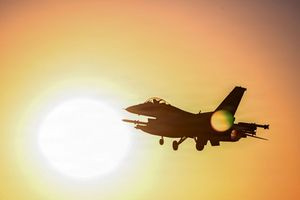 ΗΠΑ: Χτυπήσαμε 140 στόχους στο Ιράν μετά την επίθεση στα Στενά του Ορμούζ