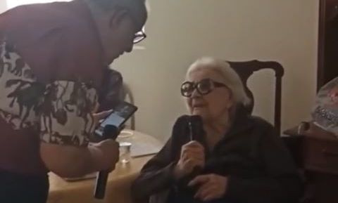 Μαίρη Λίντα: Όταν τραγουδούσε στο Γηροκομείο λίγες ημέρες πριν φύγει από την ζωή – Βίντεο
