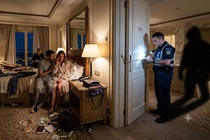 Καταγγελία τουρίστα σε 5στερο στην Κρήτη: «Μου έκλεψαν την τσάντα με τα μετρητά μέσα από τη σουίτα ενώ κοιμόμουν με τη σύζυγό μου και το 4χρονο παιδί μου»