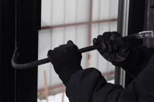 Σπείρα «επαγγελματιών» διαρρηκτών ρήμαξε 24 σπίτια στην Αττική – Ξεπερνά τις 865.000 ευρώ η λεία