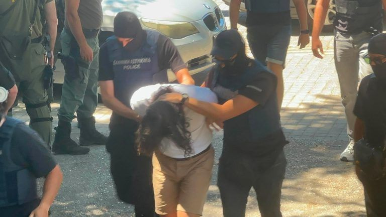 Θεσσαλονίκη: Τι λέει η ΕΛ.ΑΣ για τη σύλληψη τριών ατόμων για τη φονική εμπρηστική επίθεση στο σπίτι της Αφρ. Νέστορα