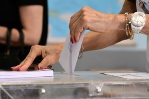 Η ελληνική προοδευτική και συντηρητική μυθολογία