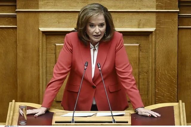 Μπακογιάννη κατά Σαμαρά: Στόχος του είναι να κάνει ζημιά στη ΝΔ