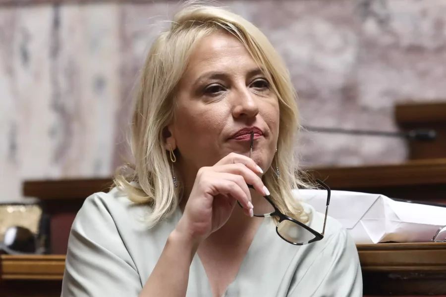 Δούρου για ΣΥΡΙΖΑ: Είναι σχεδόν ακέφαλο το κόμμα – Θα είμαι υποψήφια