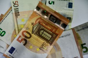 Επίδομα 300 ευρώ: Έρχονται «ευχάριστες» αλλαγές – Τι εξετάζεται