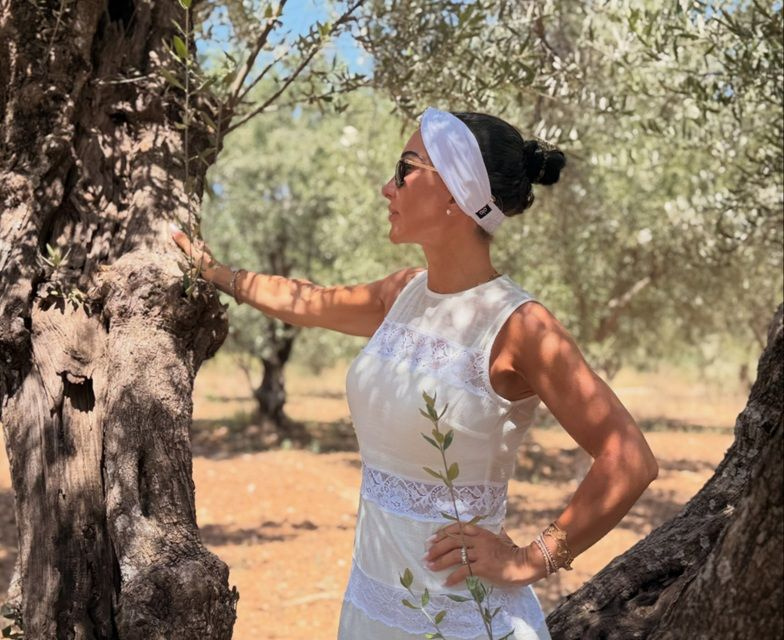 Η πάμπλουτη influencer Emily Abraham αποθέωνει την Κρήτη: Άφησε τις τσάντες Hermès και έπιασε τα λιόφυτα – Οι χλιδάτες διακοπές της “Birkin Queen” στον Άγιο Νικόλαο (pics, vid)