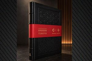 Ο Ερντογάν εκτός από περίστροφα έδωσε στους ηγέτες του ΝΑΤΟ ένα βιβλίο για την ηγεσία του και τη μεταμόρφωση της Τουρκίας