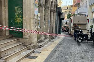 Αποκολλήθηκαν κομμάτια από διατηρητέο κτήριο στο κέντρο του Ηρακλείου