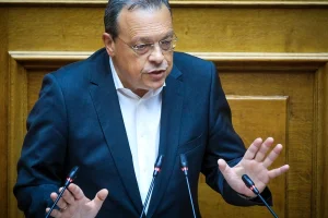 Φάμελλος: «Ο Μητσοτάκης θέλει να κουκουλώσει το σκάνδαλο των υποκλοπών με νέο κοινοβουλευτικό πραξικόπημα»