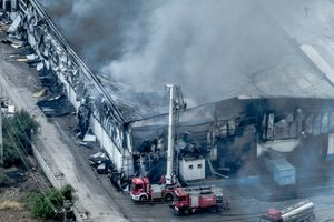 Δύο συλλήψεις για την έκρηξη στον Ασπρόπυργο, η φωτιά ξεκίνησε από εργασίες με φλόγα
