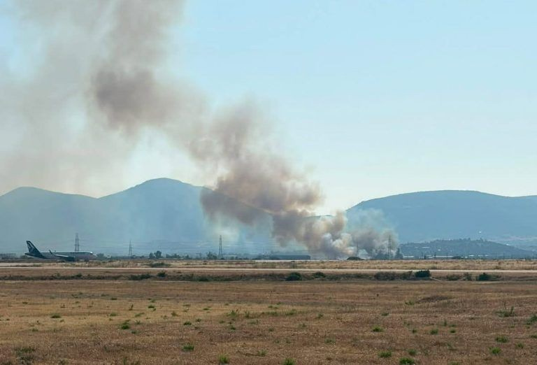 Υπό έλεγχο η φωτιά στο Κορωπί – Μεγάλη κινητοποίηση της Πυροσβεστικής