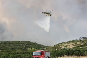 Φωτιά στην Κέρκυρα – Επιχειρούν και εναέρια