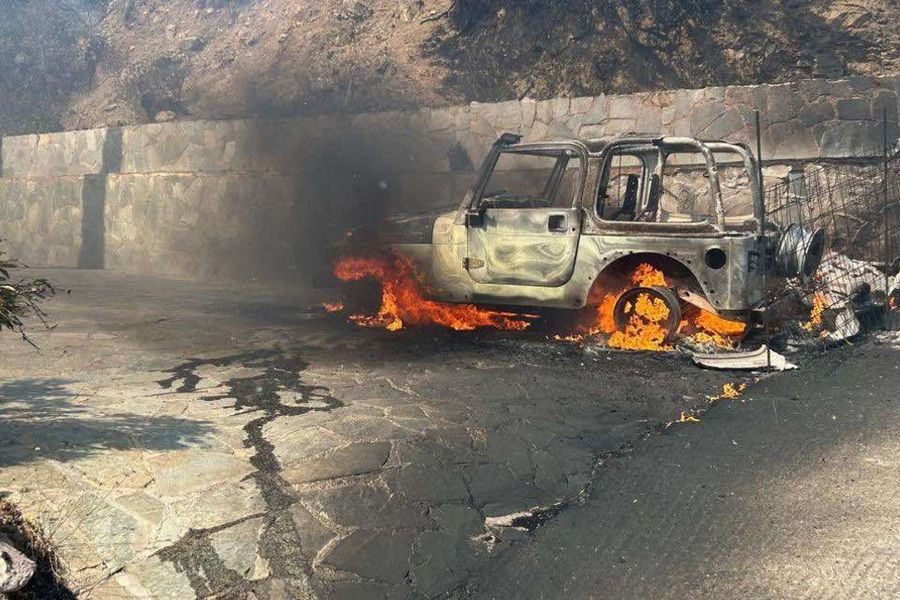 Συνεχίζεται η μάχη με τις αναζωπυρώσεις στην Αγία Παρασκευή – Δεν επιχειρούν εναέρια μέσα λόγω των θυελλωδών ανέμων