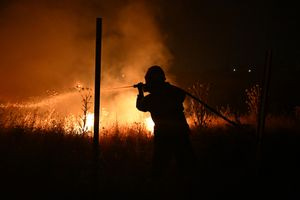Φωτιά στο Ωραιόκαστρο: Στο νοσοκομείο ηλικιωμένη που φοβήθηκε και πήδηξε από το μπαλκόνι