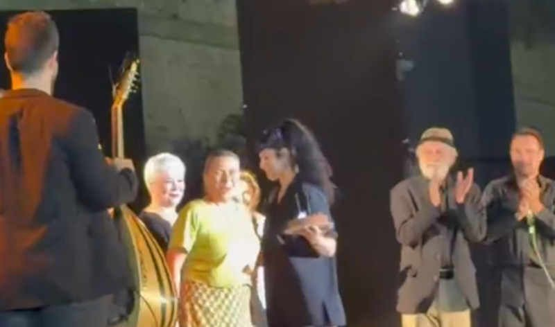 Χρόνια πολλά επί σκηνής στη Ρηνιώ Ξυλούρη! (βίντεο)